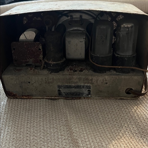 Vintage White Radio with Brown Accents
As is, as found - Picture 2 of 4